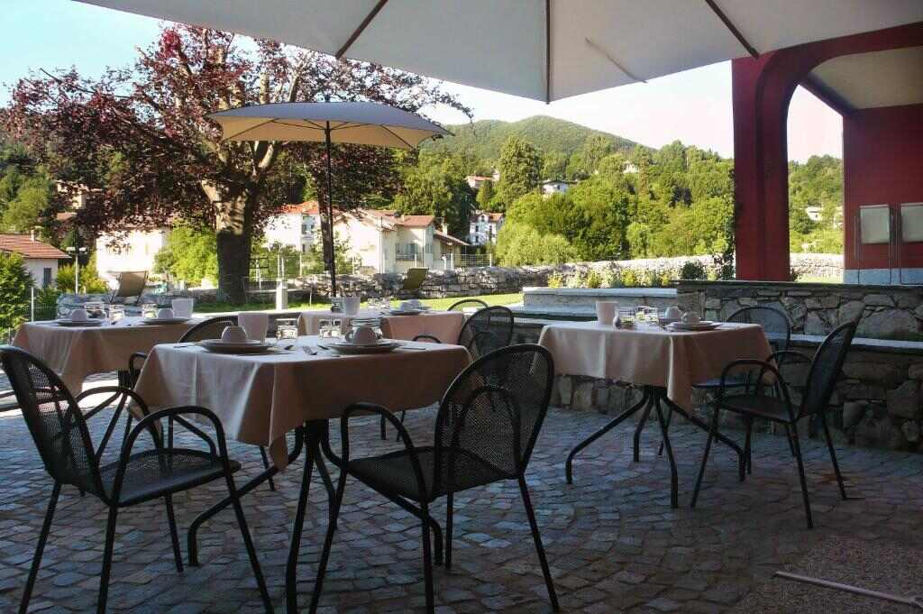 Garden dining